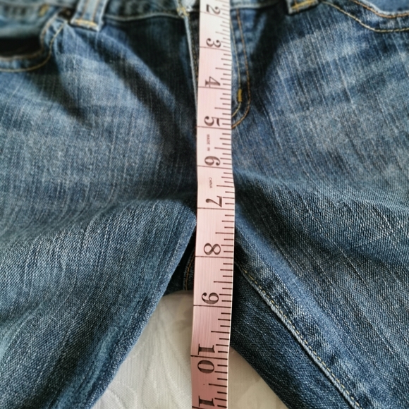 Guess Stretch Cuffed Jean Shorts Size 30 - Picture 6 of 7